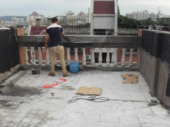 原来顶楼房子防水要用这材料 难怪隔壁从不漏水