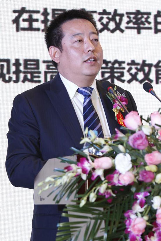 欧亚达集团家居连锁事业部总裁助理兼西北分公司总经理黄勇发表主题演讲 