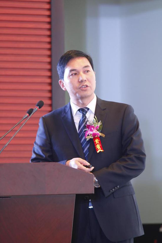欧亚达集团家居连锁事业部总裁助理赵红平发表主题演讲